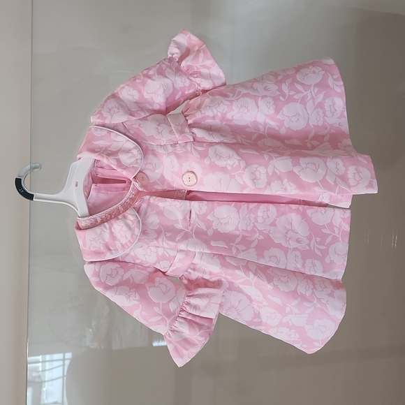 Adorable baby girl's outfit.  Size 6-9 months - Picture 3 of 14